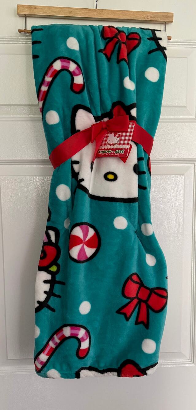 Hello Kitty Christmas Plush Super Soft Throw 60” x 70” NWT